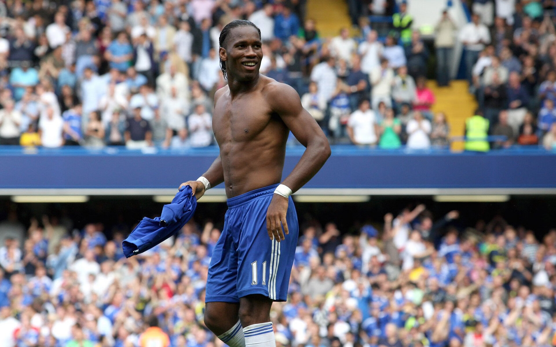 “英超争冠战日趋激烈，榜首球队压力山大”，英超争冠形势