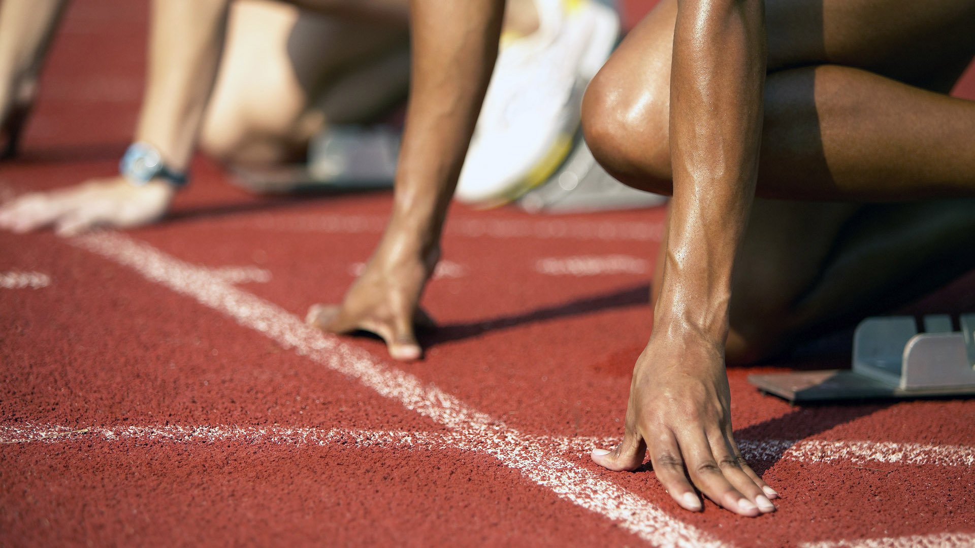 英雄联盟职业赛推行赛后数据复盘例会，lol比赛复盘主播有哪些